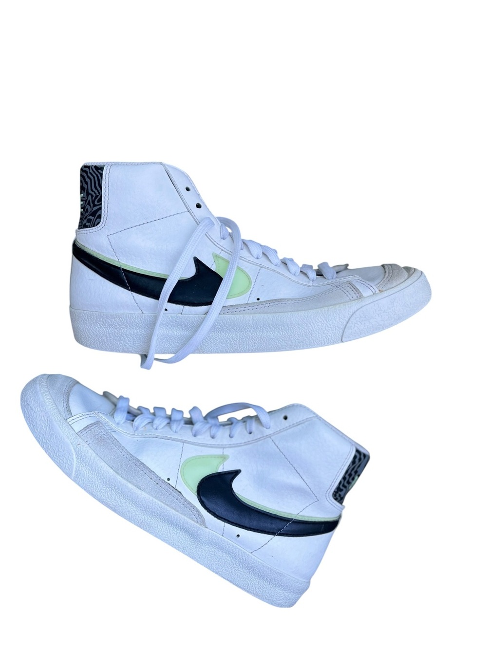 Nike High-Top Sneakers with Black Swoosh and Lime Accent 77’ blazer S 5.5 Y
